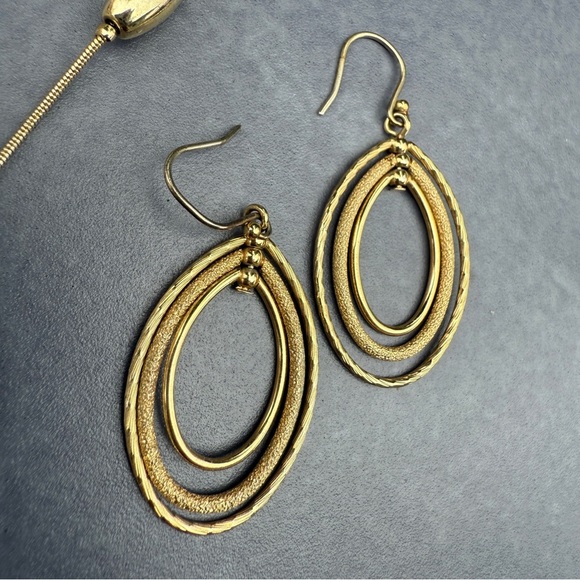 Trifari Gold Necklace and Earrings Set - Picture 10 of 16